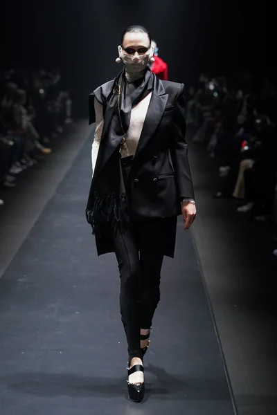 Look 28